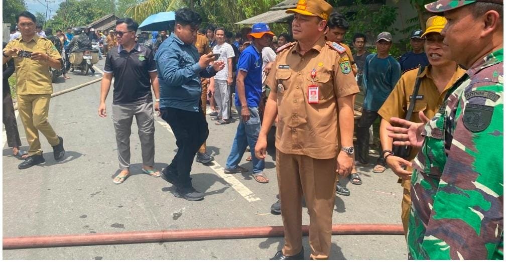 Sekda Meninjau Musibah Kebakaran di Desa Tamban Baru Mekar