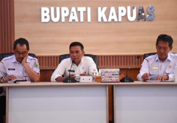 Kapuas melalui Staf Ahli Bupati Bidang Kemasyarakatan dan Sumber Daya Manusia (KSDM) Budi Kurniawan, menggelar rapat Persiapan Pelaksanaan Pasar Ramadan 1447 H diruang rapat Kantor Bupati Kpuas, Rabu (18/2/2026).