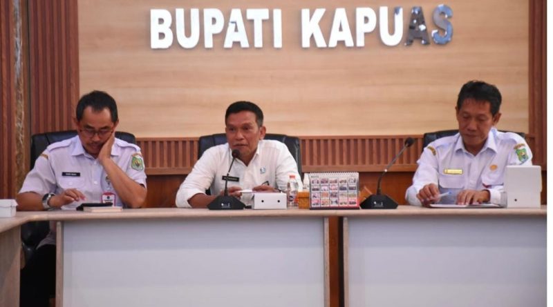 Kapuas melalui Staf Ahli Bupati Bidang Kemasyarakatan dan Sumber Daya Manusia (KSDM) Budi Kurniawan, menggelar rapat Persiapan Pelaksanaan Pasar Ramadan 1447 H diruang rapat Kantor Bupati Kpuas, Rabu (18/2/2026).
