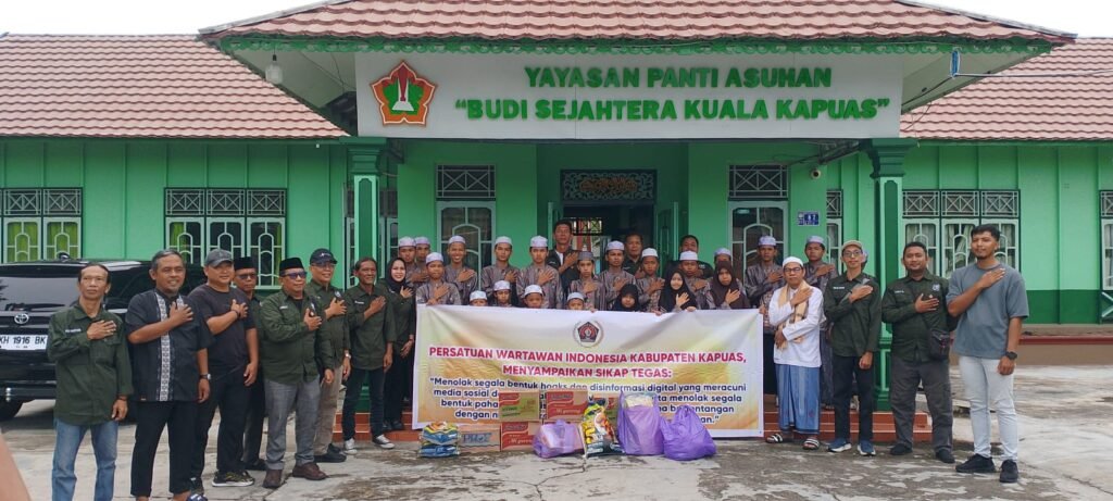 Indahnya Berbagi di Bulan Ramadan 1447 H, PWI Kapuas Salurkan Paket Sembako Untuk Anak Anak Panti Asuhan