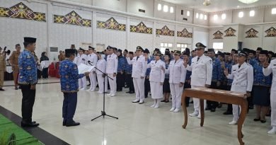 Bupati Mura Heriyus saat melantik dan pengambilan sumpah/janji pejabat administrator, pengawas, dan fungsional di lingkungan Pemkab Murung Raya yang digelar di Gedung Pertemuan Umum (GPU) Tira Tangka Balang, Senin (16/3/2026).
