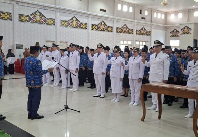 Bupati Mura Heriyus saat melantik dan pengambilan sumpah/janji pejabat administrator, pengawas, dan fungsional di lingkungan Pemkab Murung Raya yang digelar di Gedung Pertemuan Umum (GPU) Tira Tangka Balang, Senin (16/3/2026).