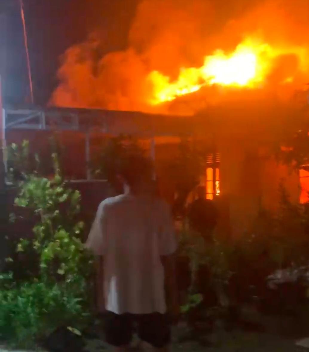 Si Jago Merah Hanguskan Bangunan Rumah Di Jalan Cilik Riwut Gang Vl A