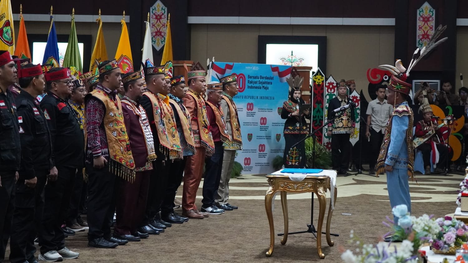 Perkuat Peran Adat Dayak, Heriyus Hadiri Pelantikan Delapan DAD dan Empat Batamad Kabupaten 