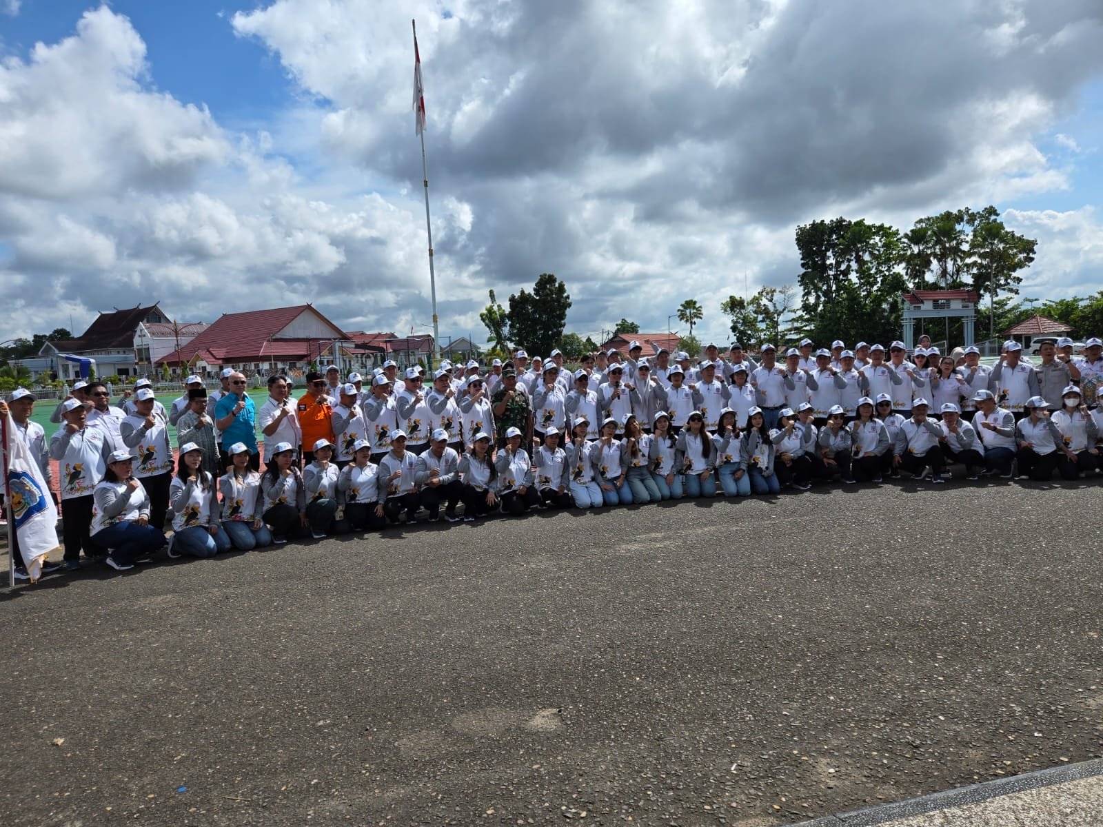 Pemkab Murung Raya Resmi Berangkatkan Kontingen ke Festival Budaya Isen Mulang