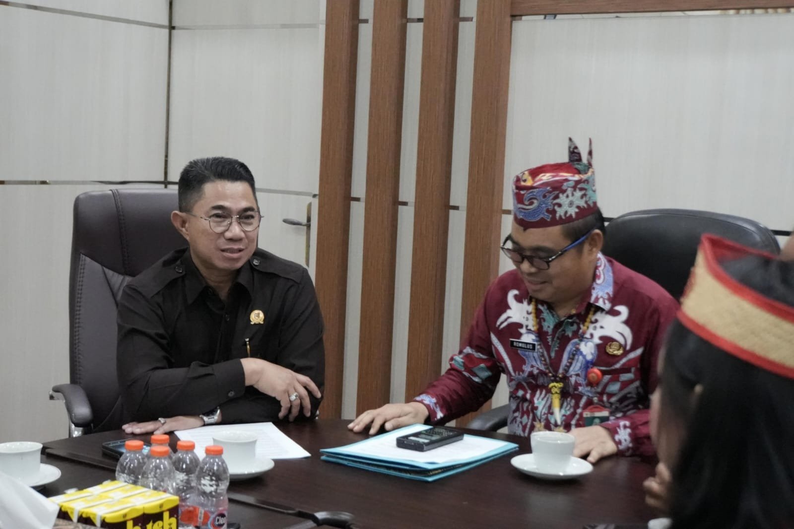 Kunjungan Kerja Wakil Ketua III DPRD Kalteng ke Pemkab Kapuas Disambut Hangat Asisten I Romulus