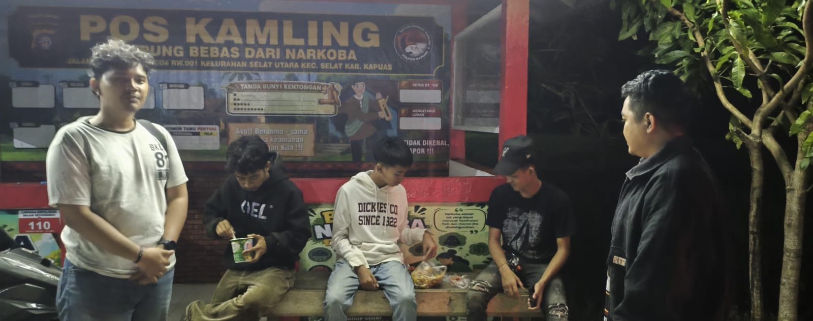 Kasat Narkoba Polres Kapuas Cek Kawasan Kampung Bebas Dari Narkoba Pada Malam Hari