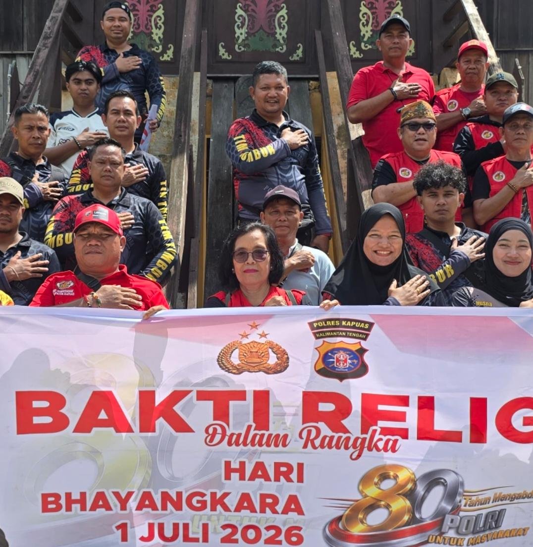 Satresnarkoba Polres Kapuas Gelar Bakti Religi di Rumah Betang Menggatang Utus Sambut Hari Bhayangkara ke-80