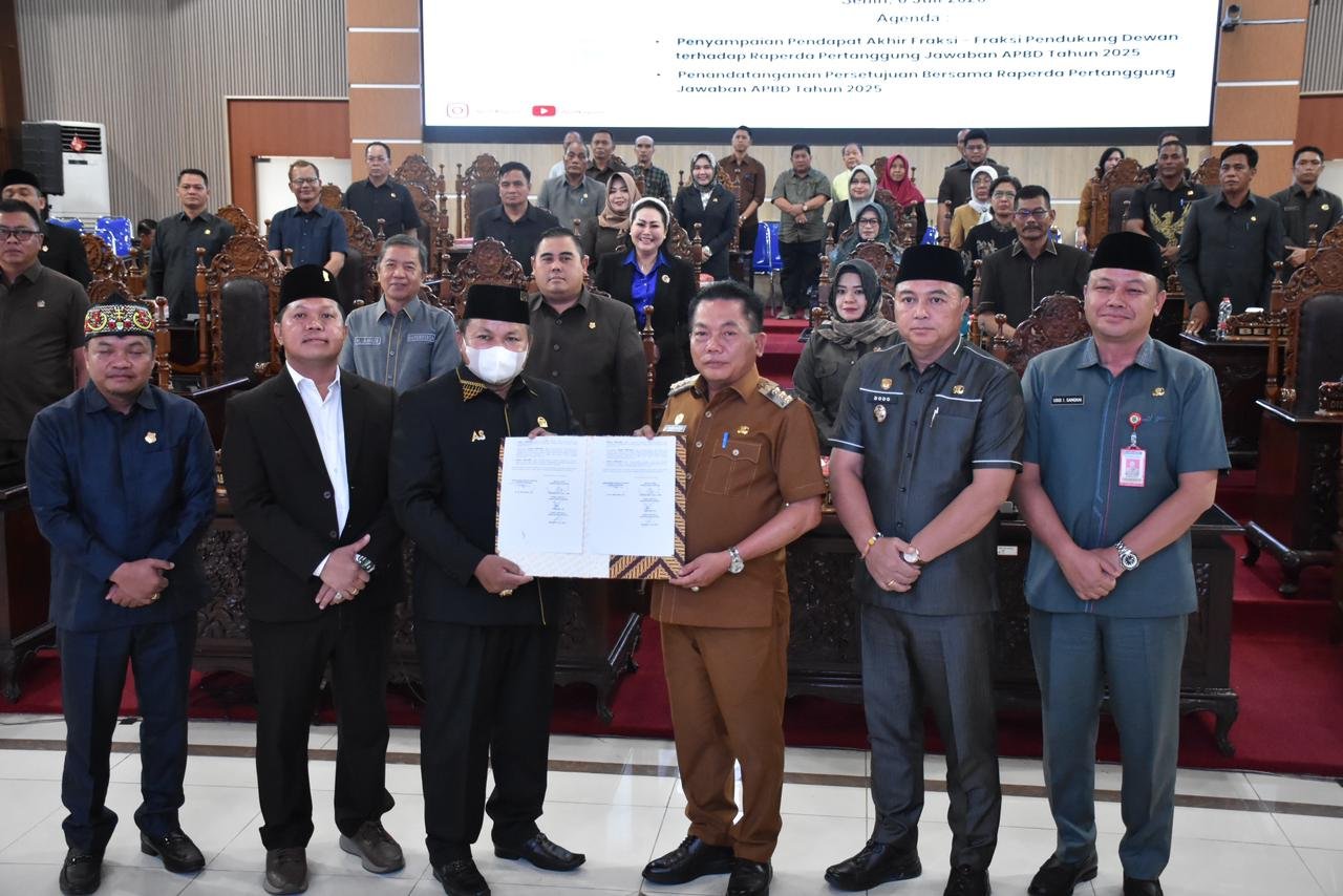 Bupati dan Wakil Bupati Kapuas Hadiri Rapat Paripurna Ke – 5 Tahun Sidang 2026 Persetujuan Bersama Raperda Pertanggungjawaban APBD Tahun Anggaran 2025