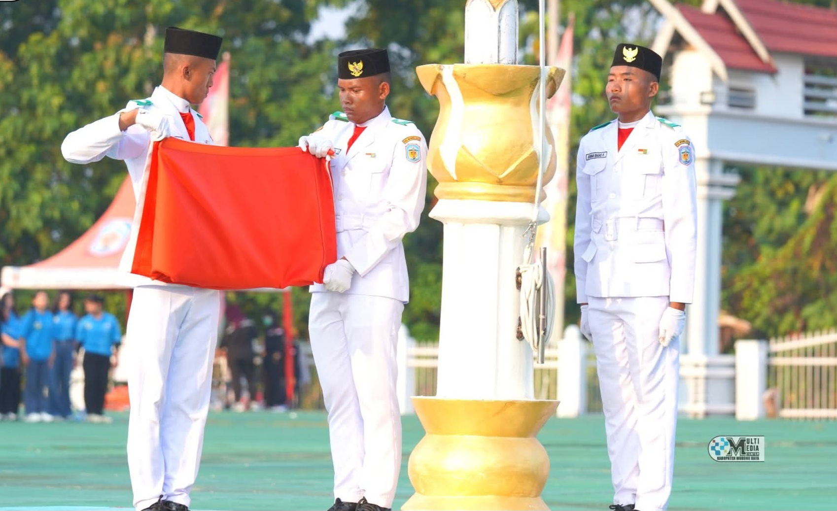 Penurunan Sang Merah Putih di Murung Raya Berlangsung Khidmat dan Tertib