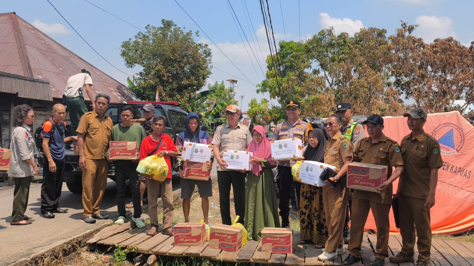 Kebakaran Hanguskan Enam Rumah dan Sejumlah Bangunan di Palingkau Lama, BPBD Kapuas Gerak Cepat Tangani Warga Terdampak