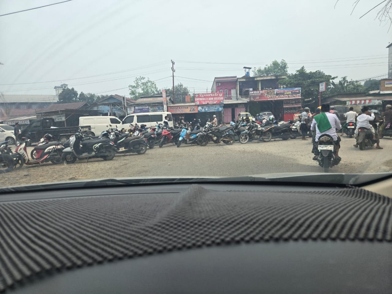 Aksi Pelansir BBM hingga Tutup Akses Jalan Umum, Hukum Tidak Cukup Sebatas Teguran !!