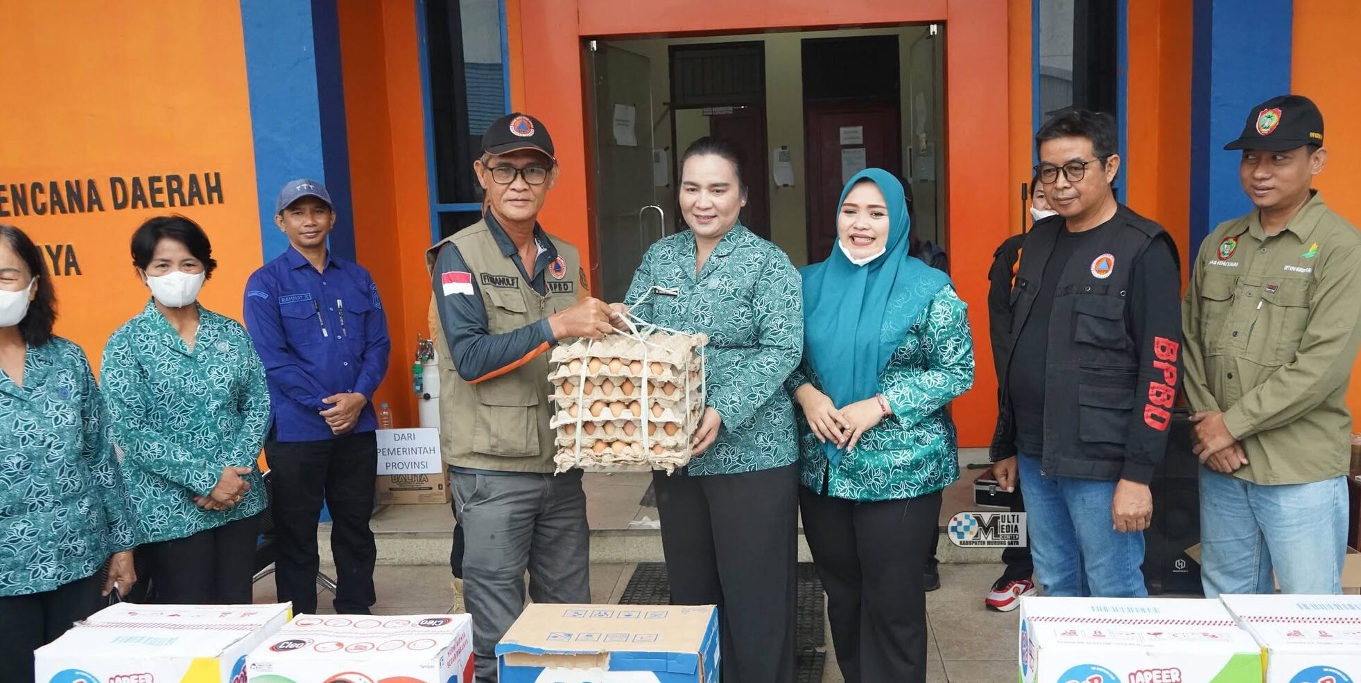 TP-PKK Mura Salurkan Bantuan Logistik untuk Posko Karhutla