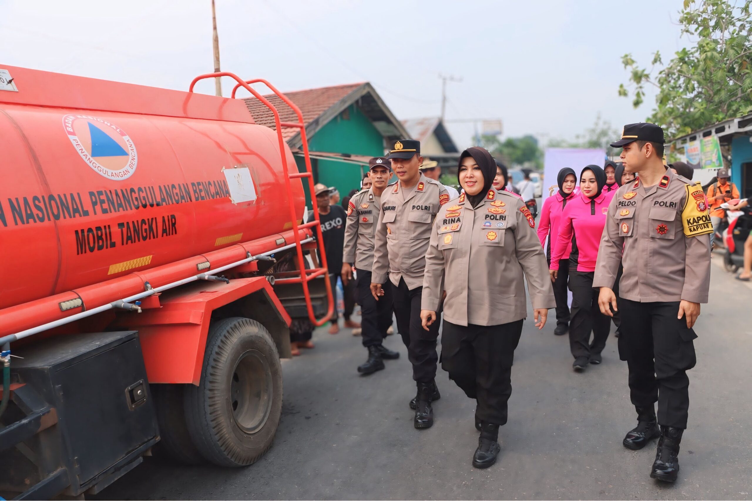 Air Bersih untuk Warga, Wujud Kepedulian Polres Kapuas di Tengah Kekeringan