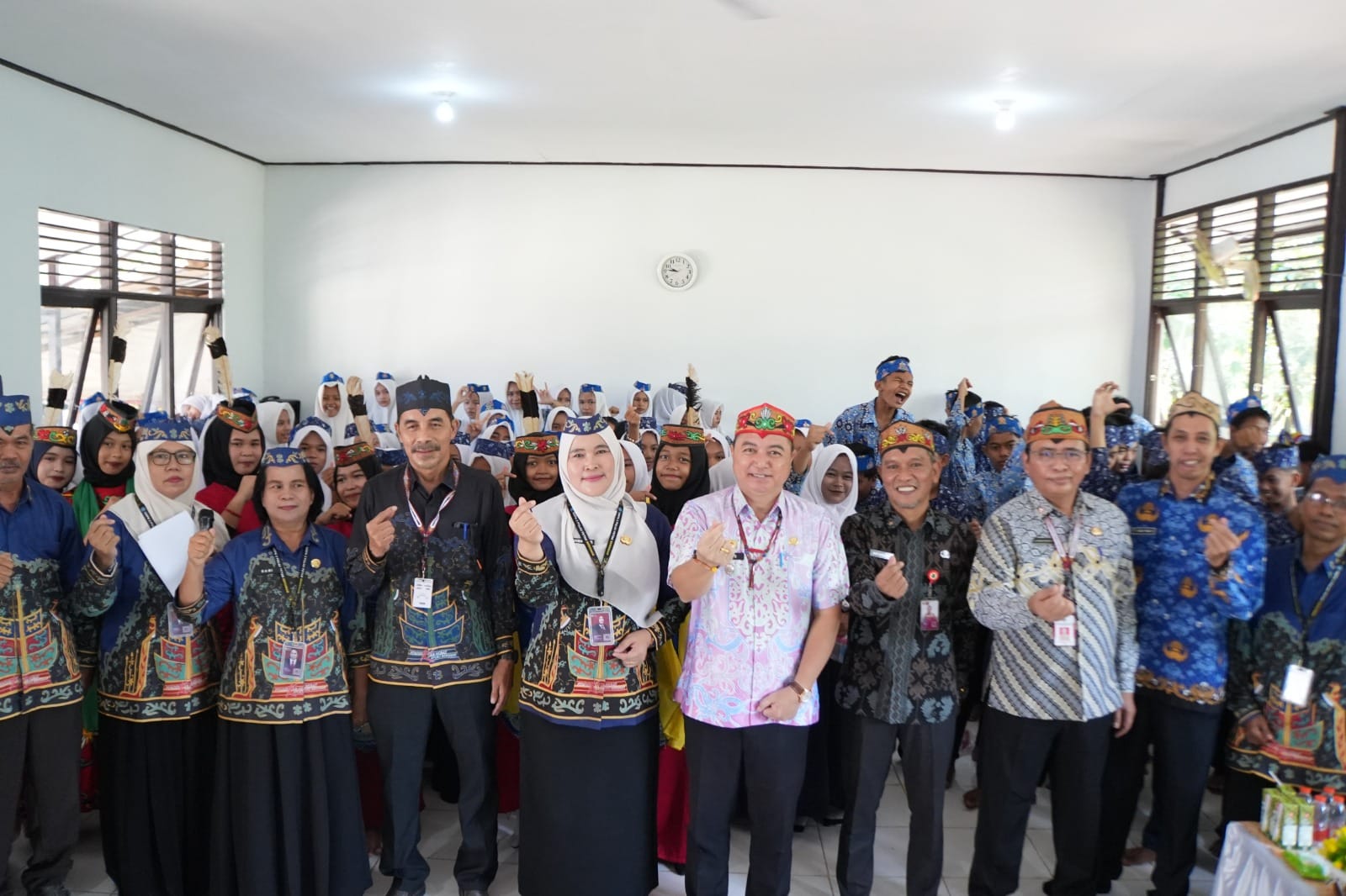 Wabup Dodo Resmikan Kamis Hanjak Berbudaya di SMPN 2 Pulau Petak