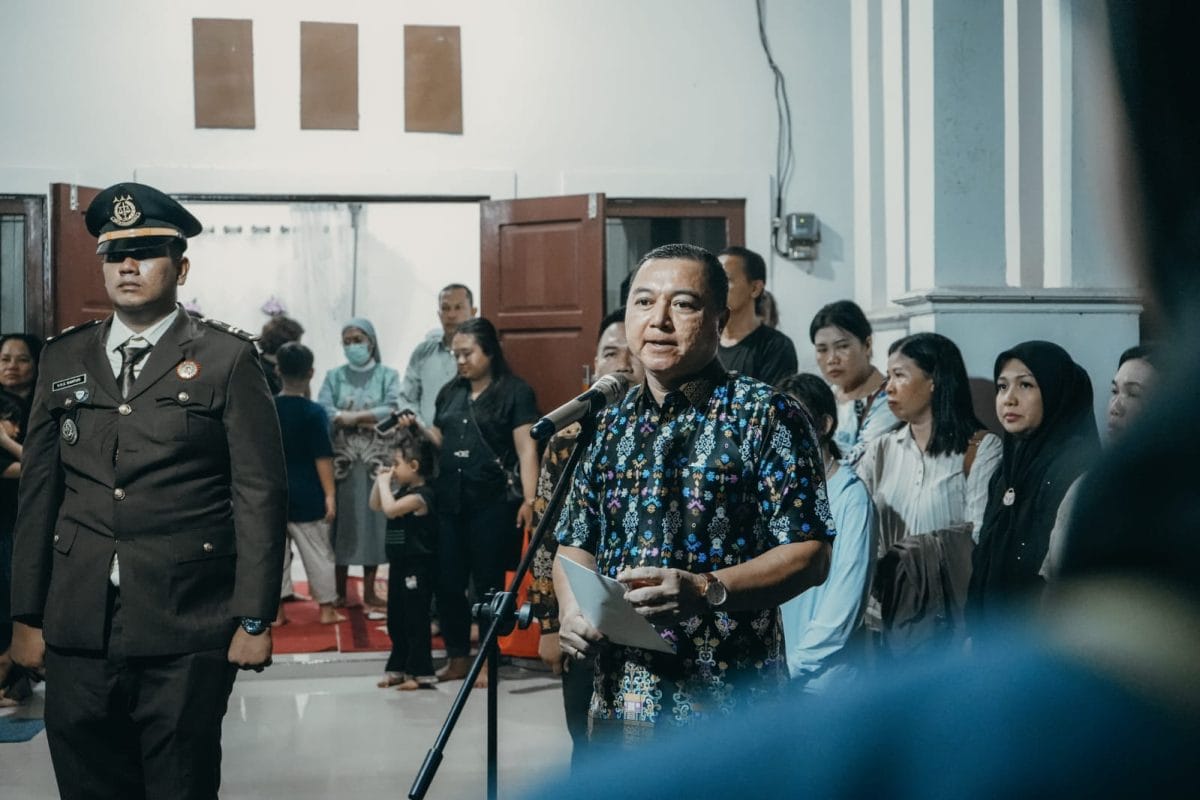 Pemkab Kapuas Gelar Prosesi Pelepasan Jenazah Almarhum Romulus, Berikan Penghormatan Terakhir atas Dedikasi dan Pengabdiannya